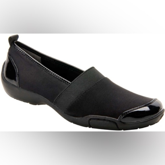 NWT Ros Hommerson Carol Black Patent Trim Slip On Casual Comfort Flats 6.5M - Picture 9 of 9